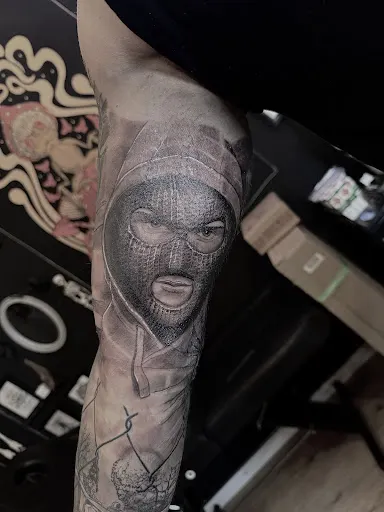 Cursed Tattoo & Piercing. STUDIO TATUAŻU Rynek 22